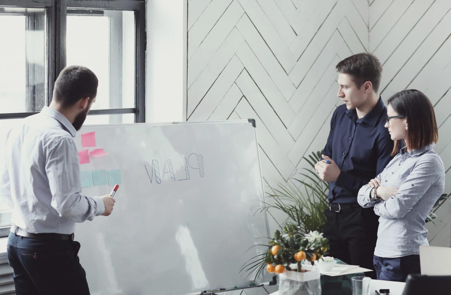 Session de formation en gestion financière avec participants